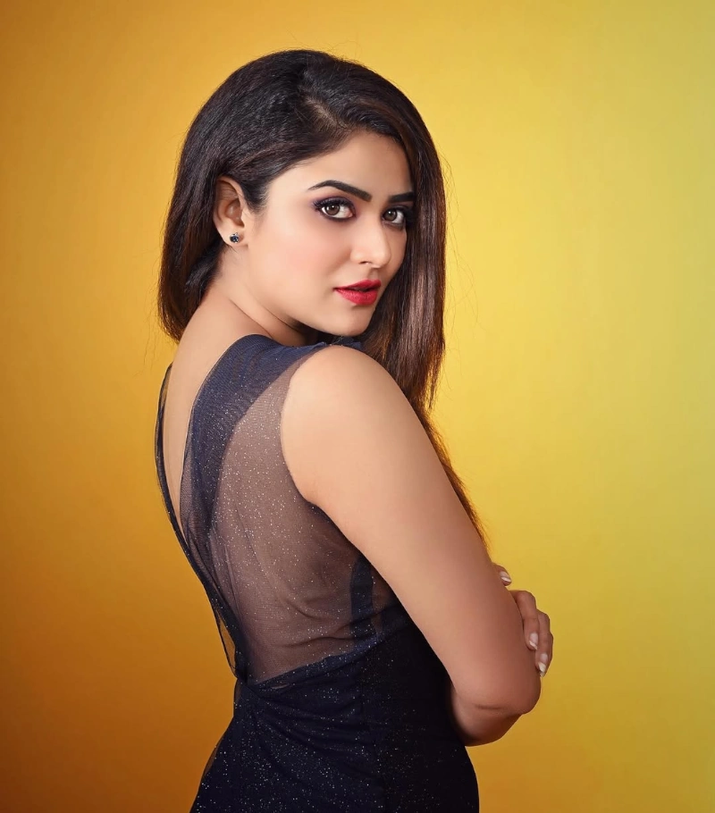Priyanka Sharma's Curvy Body Figure