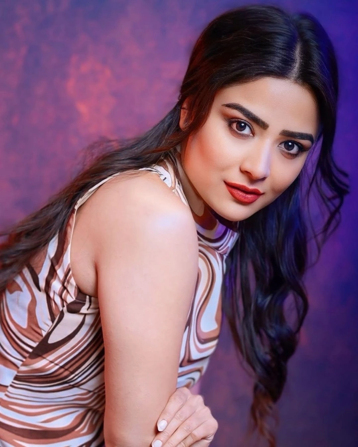 Priyanka Sharma's Cute Pose for Image