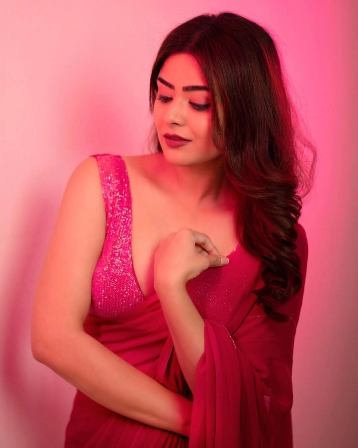 Priyanka Sharma's Cutest Cleavage Shown Ever