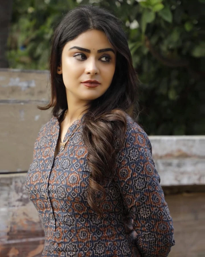 Priyanka Sharma's Hot Curvy Body