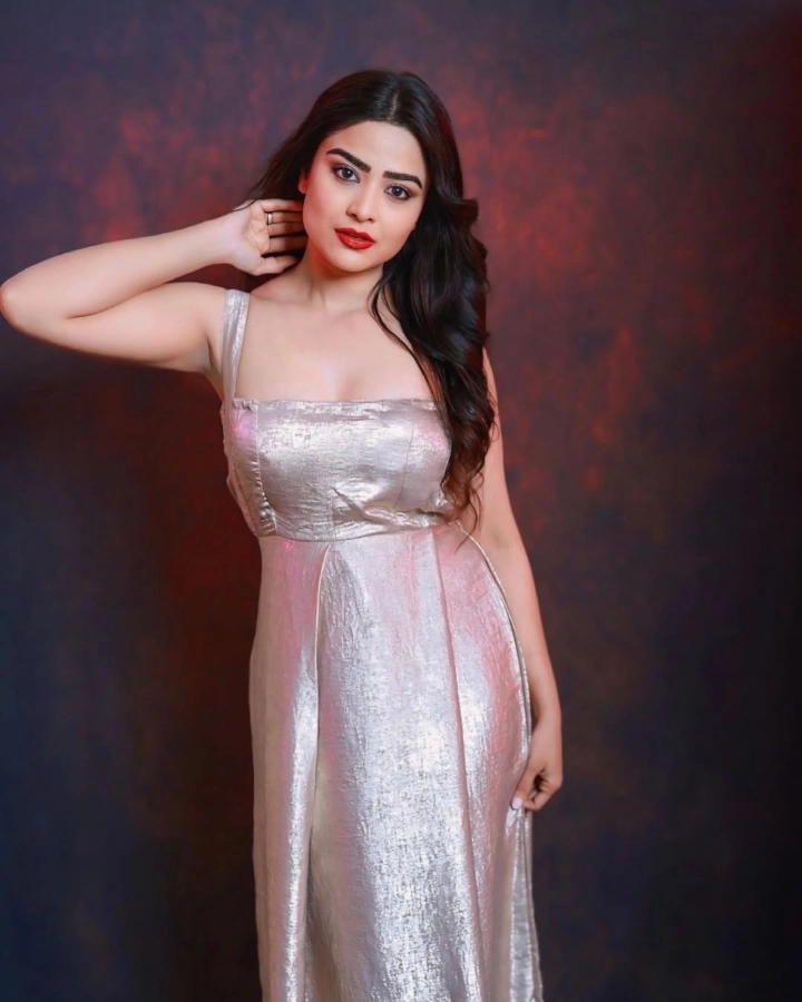 Priyanka Sharma's Hottest Body Figure