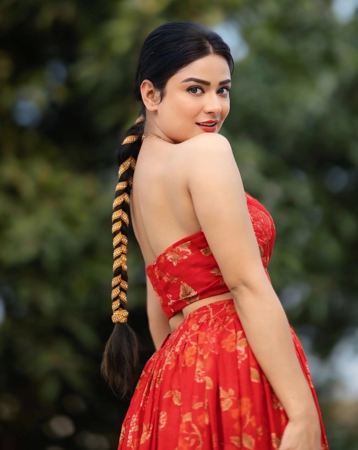 Priyanka Sharma's Latest Beautiful Backless Image