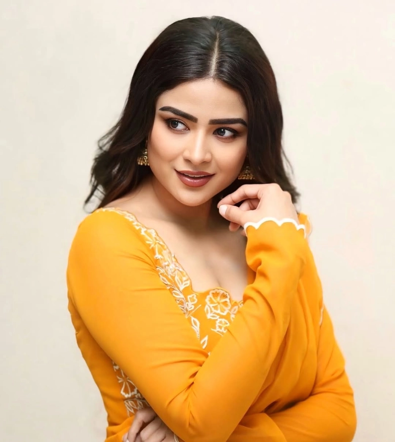 Priyanka Sharma's Lovely Yellow Saree