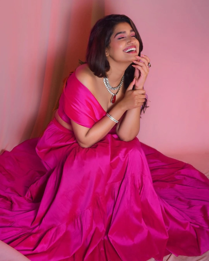 Rasika Sunil is fluent in Marathi, Hindi & English languages