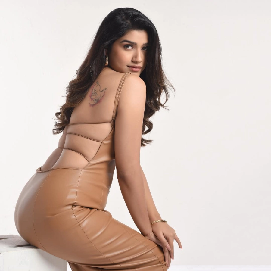 Rasika Sunil's Beautiful Back Image