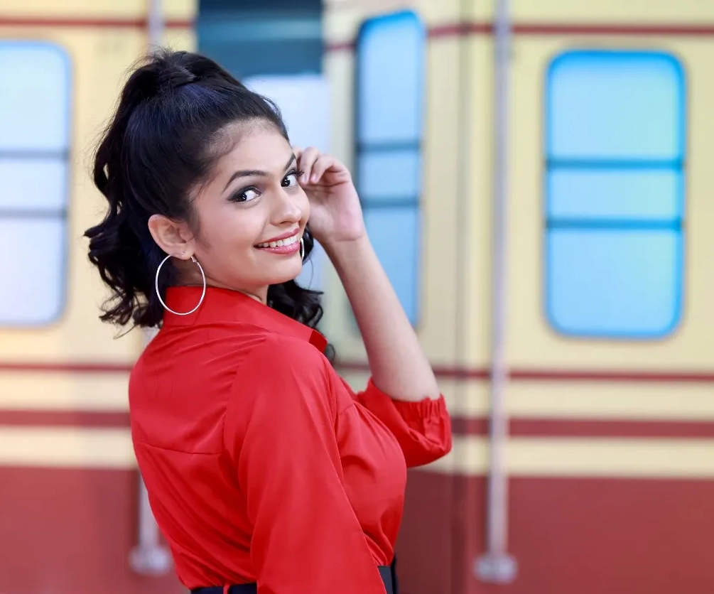Roomani Khare Music Videos