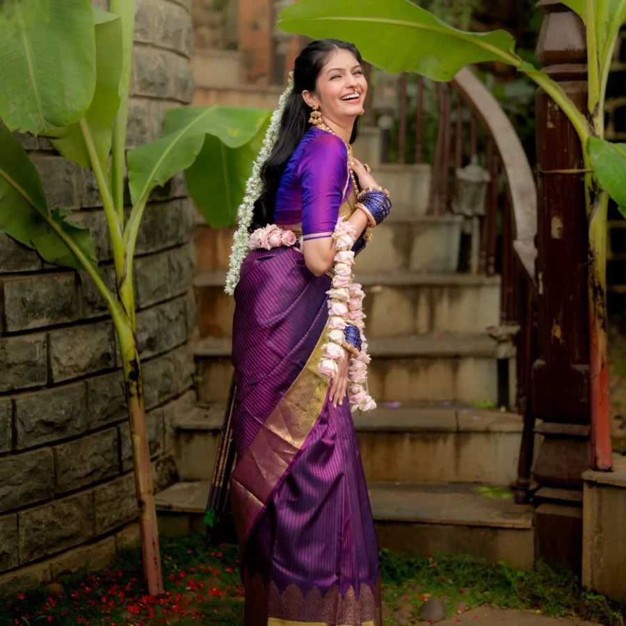 Roomani Khare has an Indian Nationality