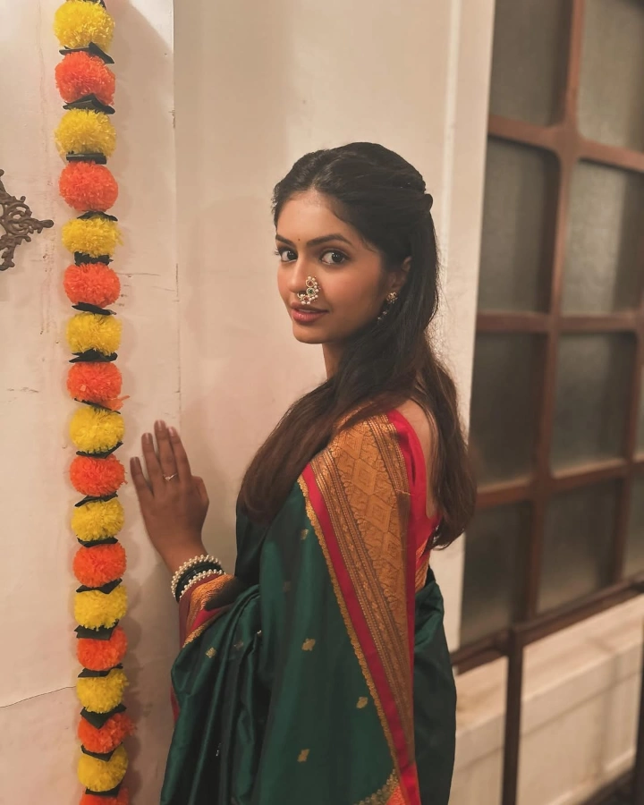 Roomani Khare in an Extremely Lovely Saree