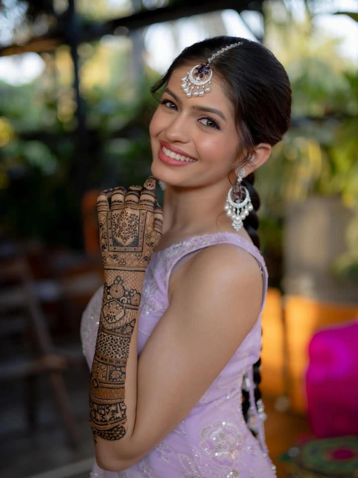 Roomani Khare looking Cute in Salwar Kameez