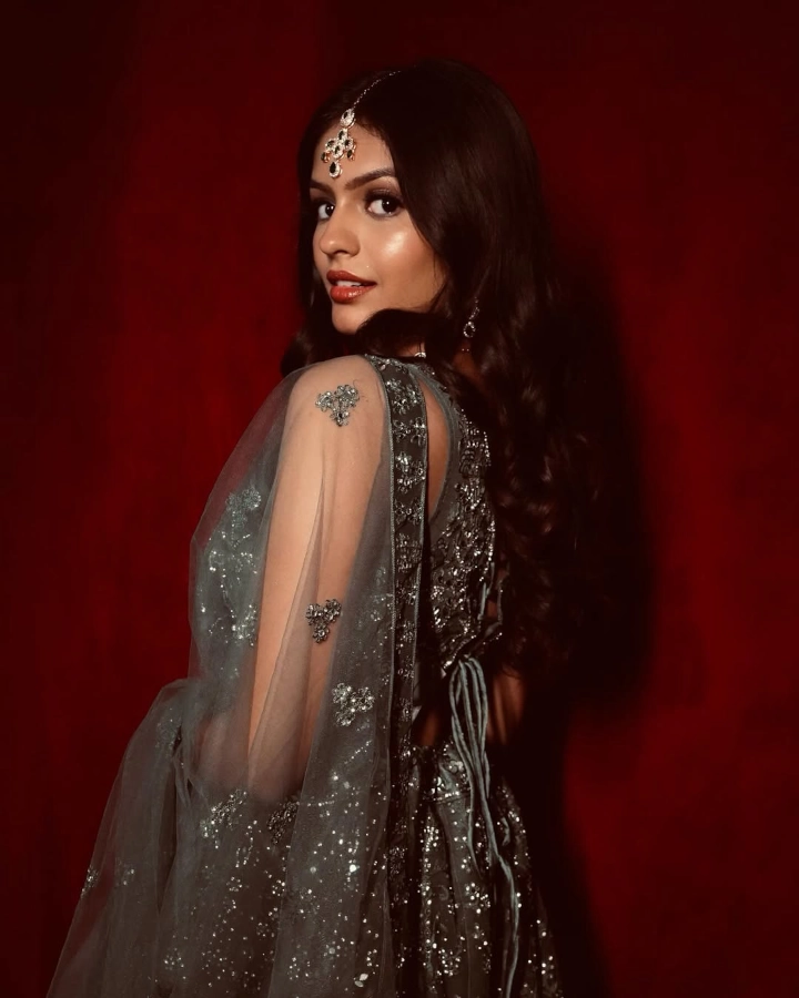 Roomani Khare looking beautiful in Salwar Kameez
