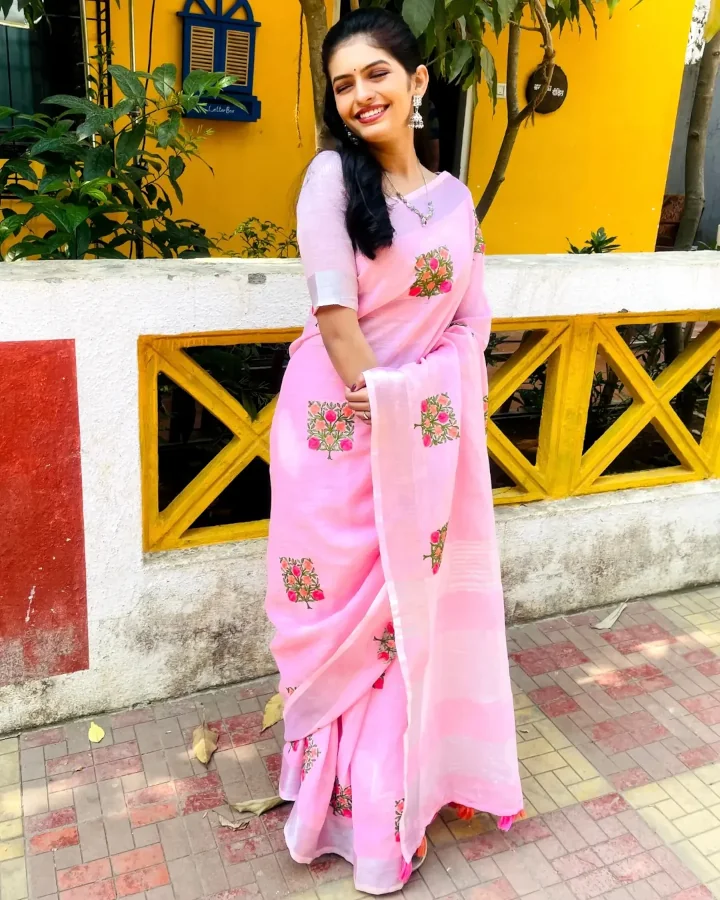Roomani Khare's Curvy Body