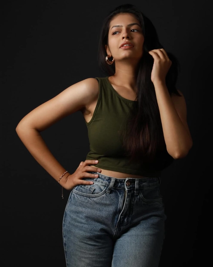 Roomani Khare's Cute Armpit