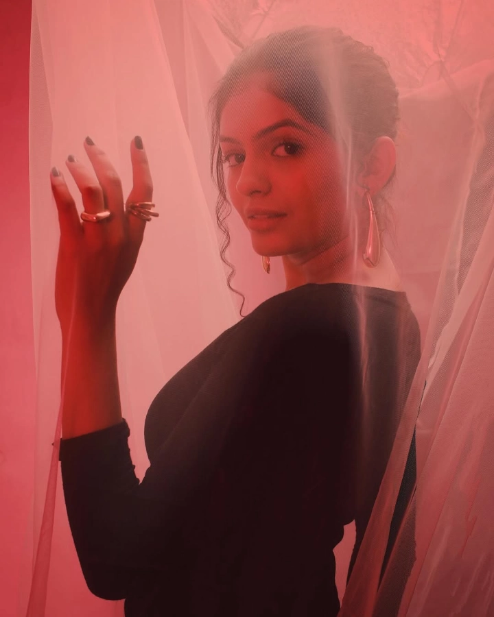 Roomani Khare's Cute Pose for Image