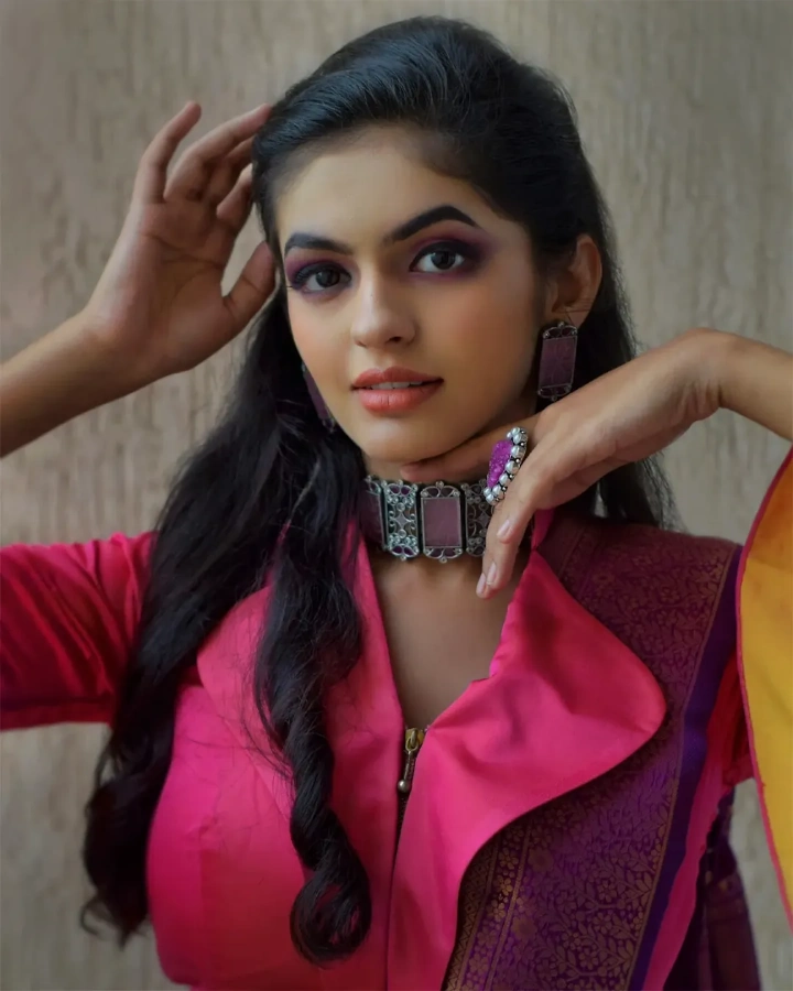 Roomani Khare's Latest Image