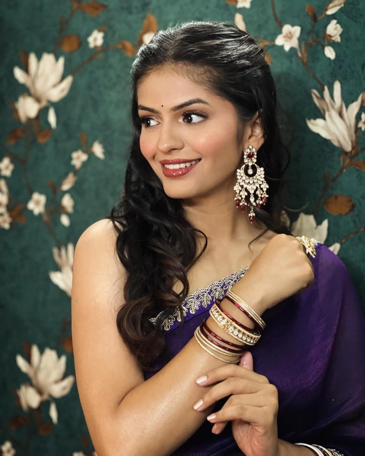 Roomani Khare's Pretty Face