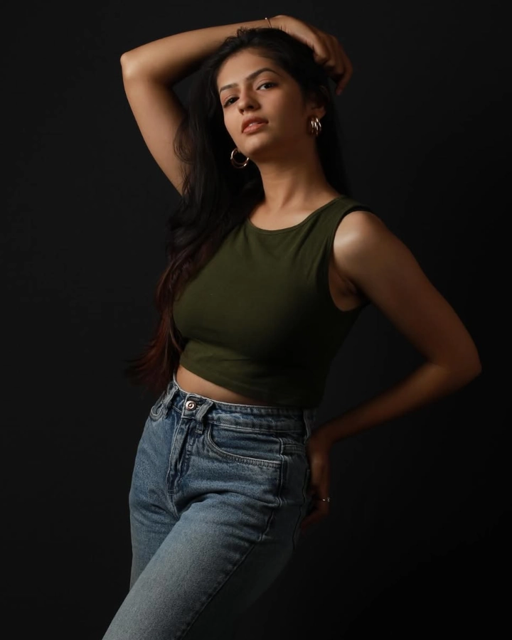 Roomani Khare's Pretty Looks