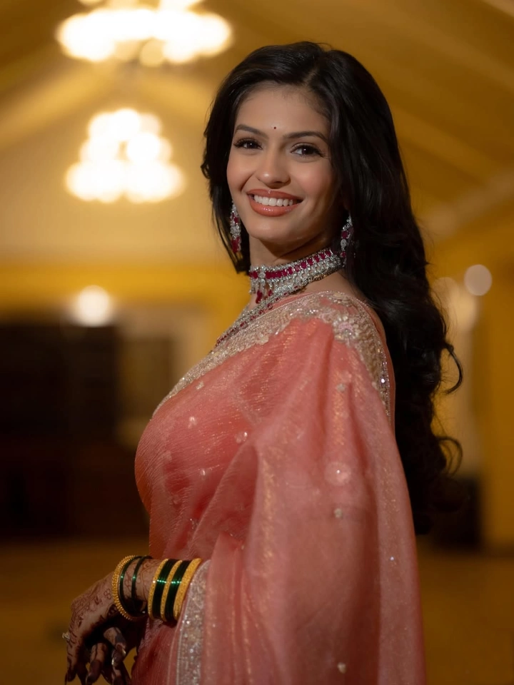 Roomani Khare's cutest Image