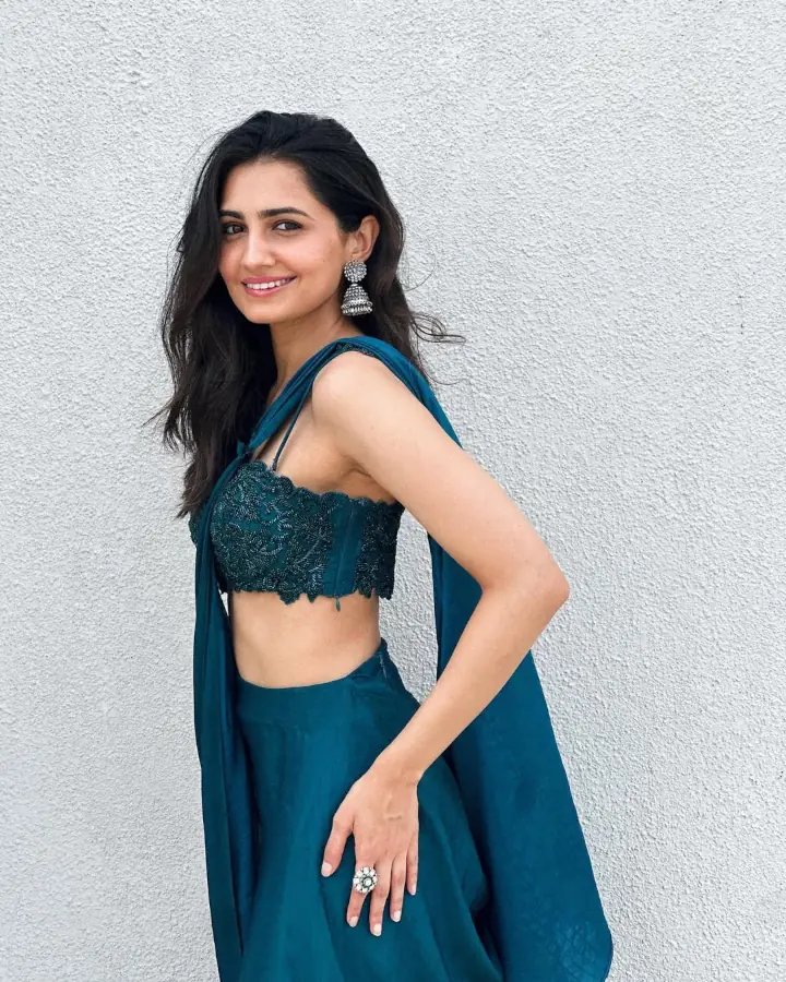 Vedika Pinto looking Cute in Saree