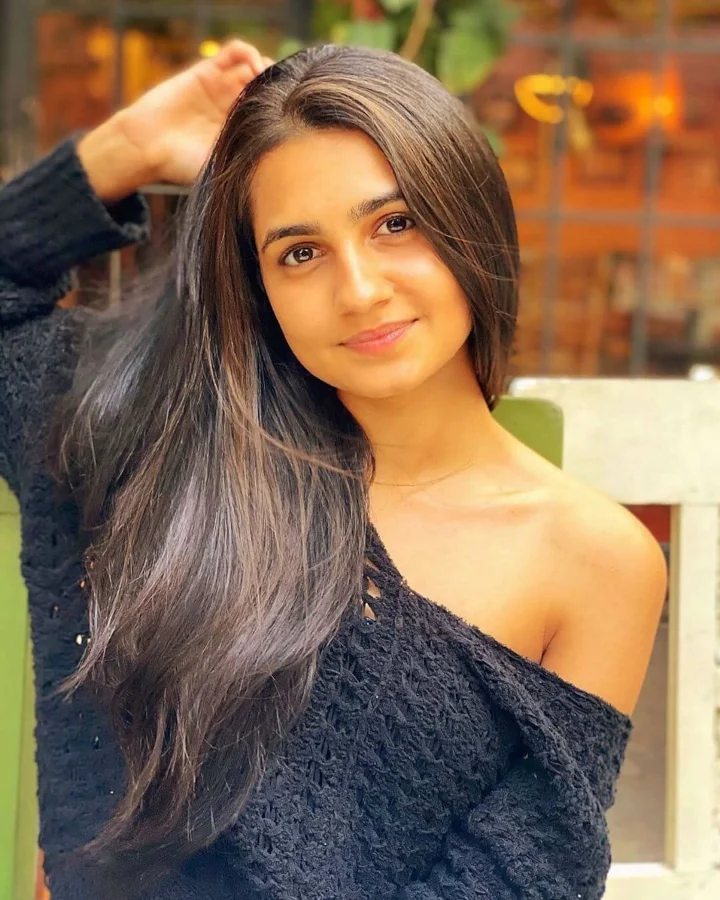 Vedika Pinto's Fabulous Looks