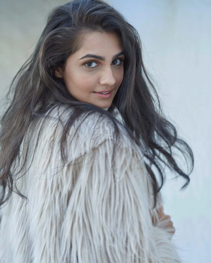 Vedika Pinto's Gorgeous Looks