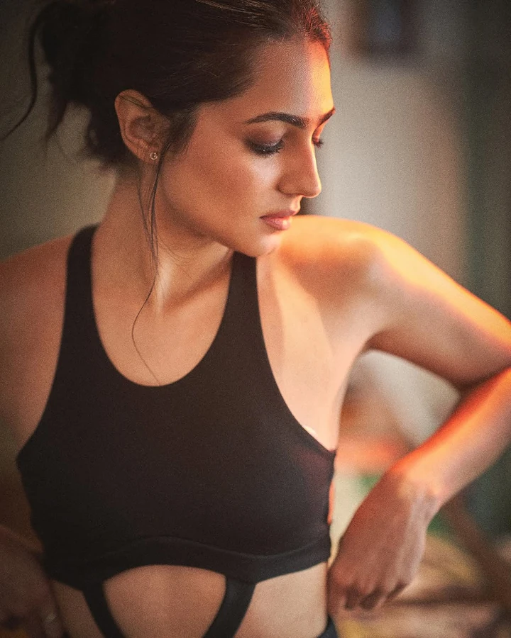 Vedika Pinto's Stunning Looks in a Bikini