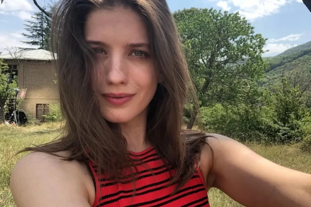 Anna Chipovskaya Instagram