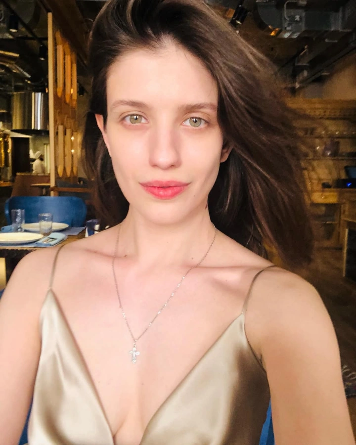 Anna Chipovskaya's Cleavage