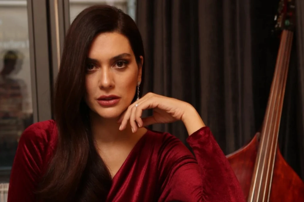Bergüzar Korel Instagram