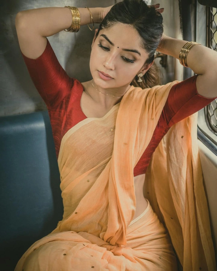 Kashmira Pardeshi Travelling in Train