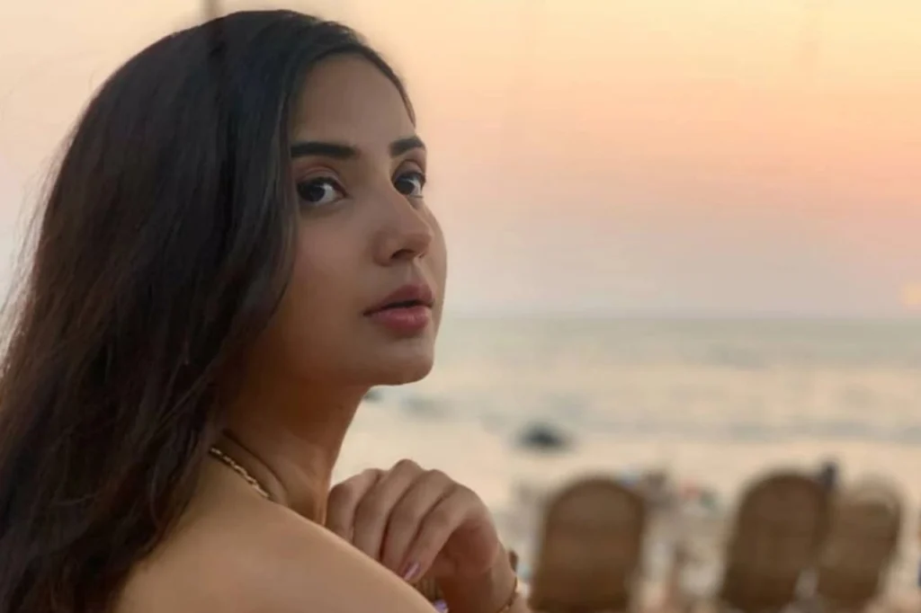 Kashmira Pardeshi as Aleeya Khan in The Freelancer