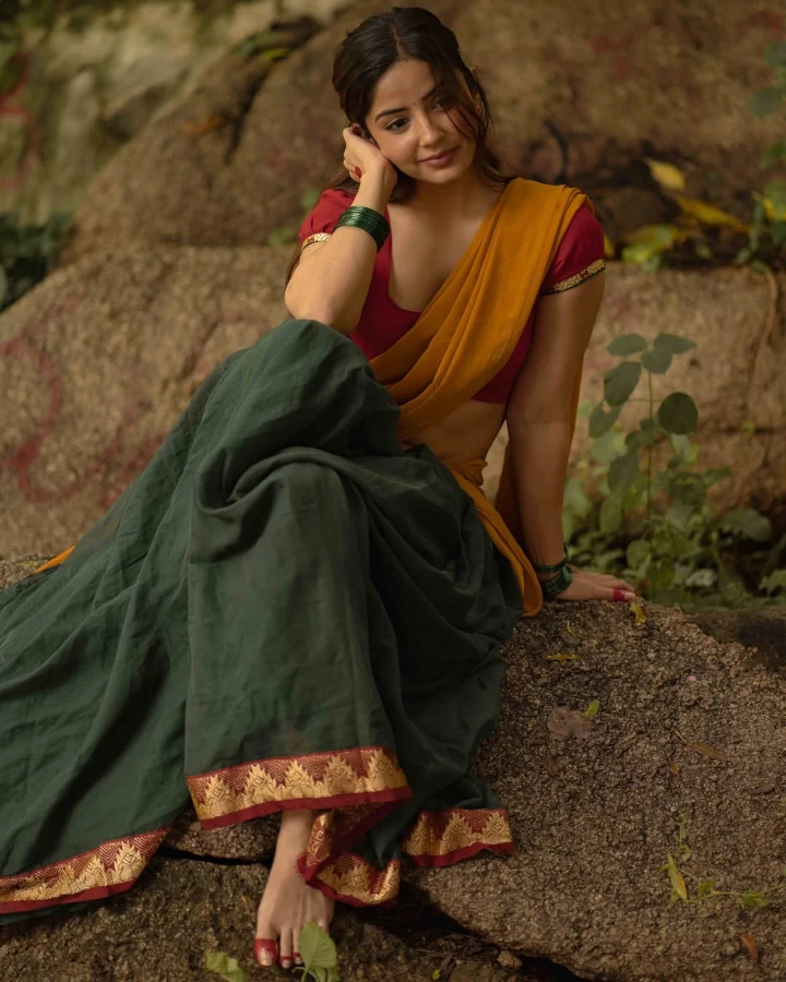 Kashmira Pardeshi belongs to a Hindu Family
