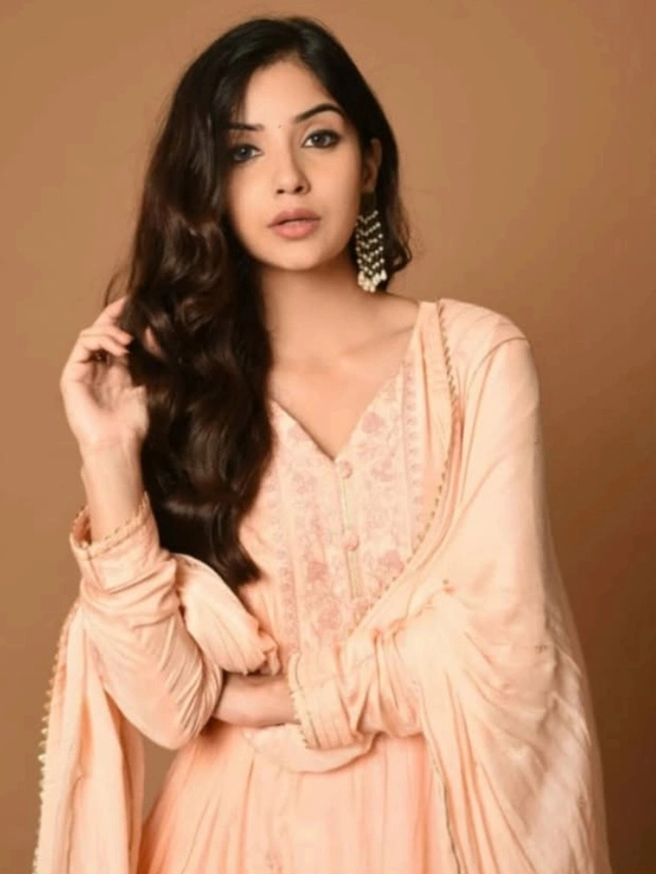Kashmira Pardeshi in a Beautiful and Gorgeous Dress