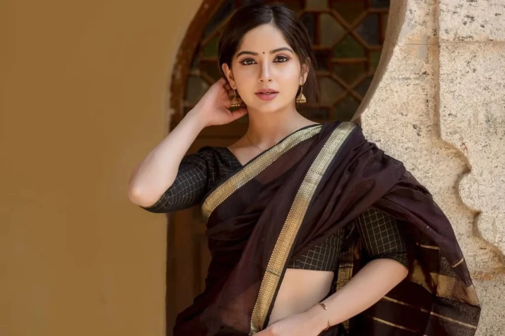 Kashmira Pardeshi in a Beautiful and Gorgeous Saree