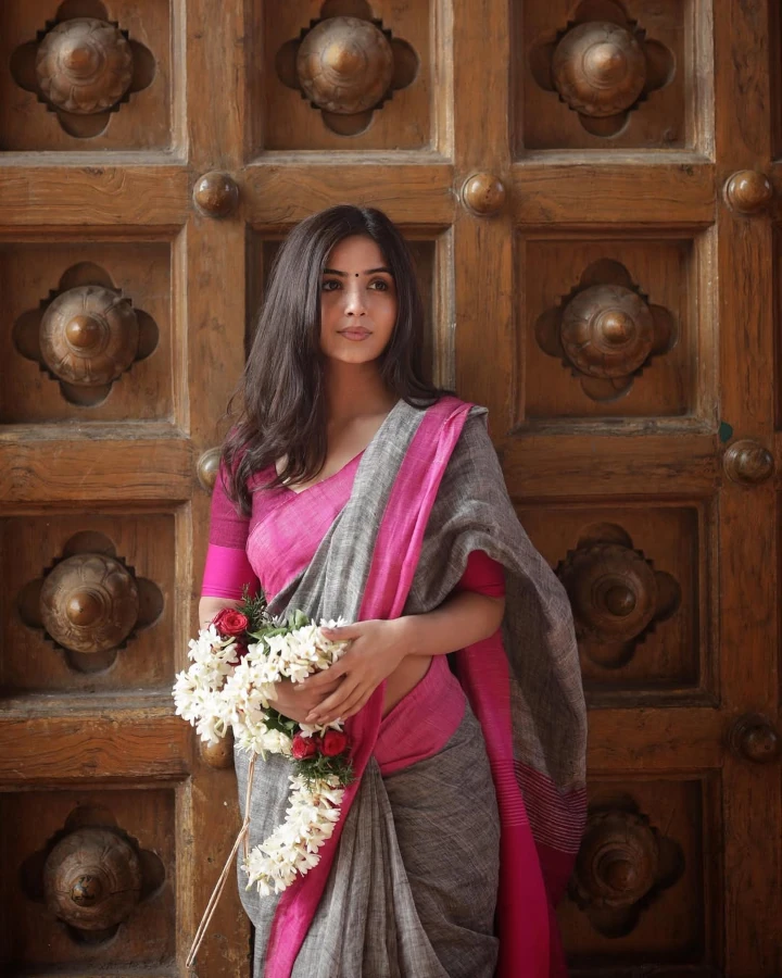 Kashmira Pardeshi in a Traditional Look