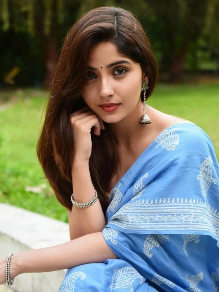 Kashmira Pardeshi in an Extremely Lovely Maharashtrian Look
