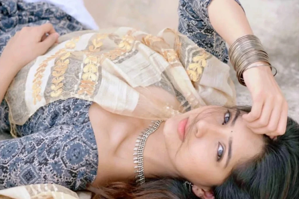 Kashmira Pardeshi's Hot Image
