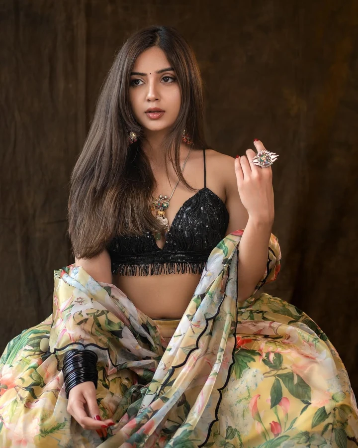 Kashmira Pardeshi's Hot and Lovely Looks Ever