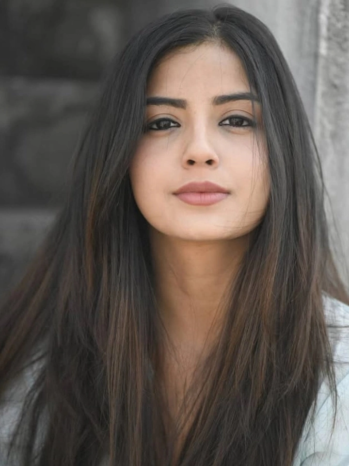 Kashmira Pardeshi's Long Hair