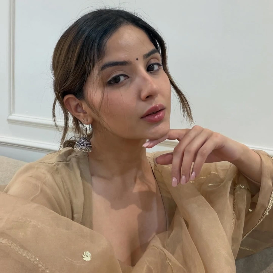 Kashmira Pardeshi's Looks