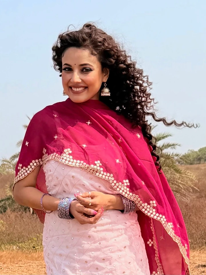 Pamela Mondal looking beautiful in Salwar Kameez