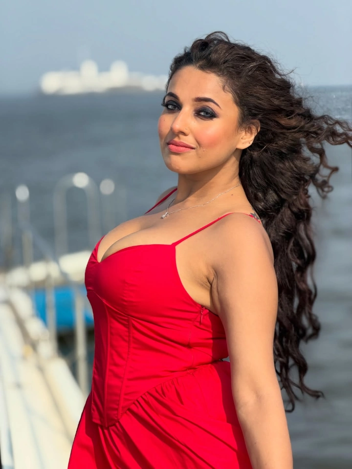 Pamela Mondal's Gorgeous Cleavage