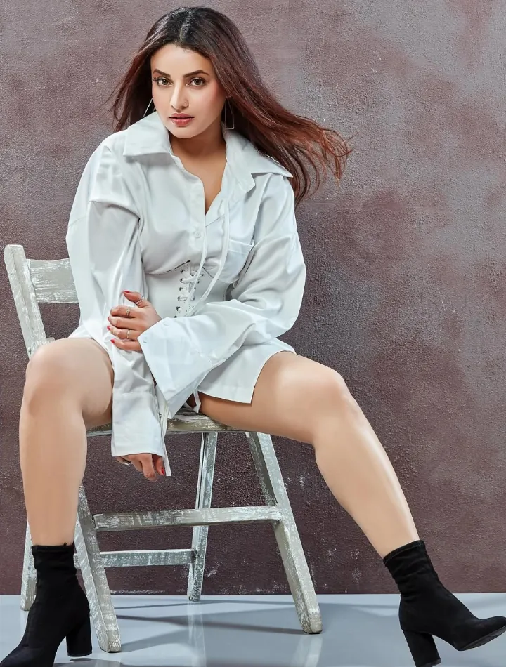 Pamela Mondal's Gorgeous Legs & Thighs