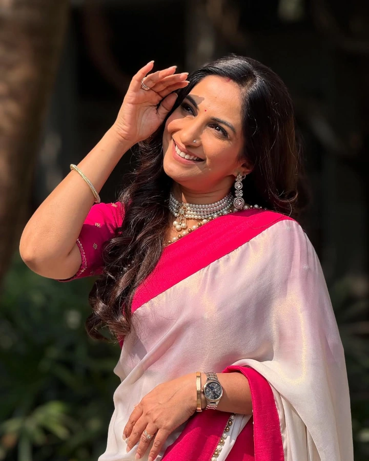 Poorva Gokhale in Hot Saree Image
