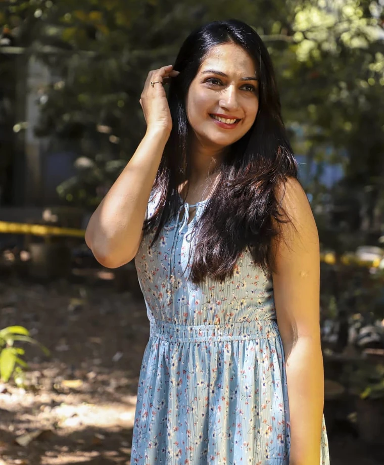 Poorva Gokhale's Cute Pose for Image