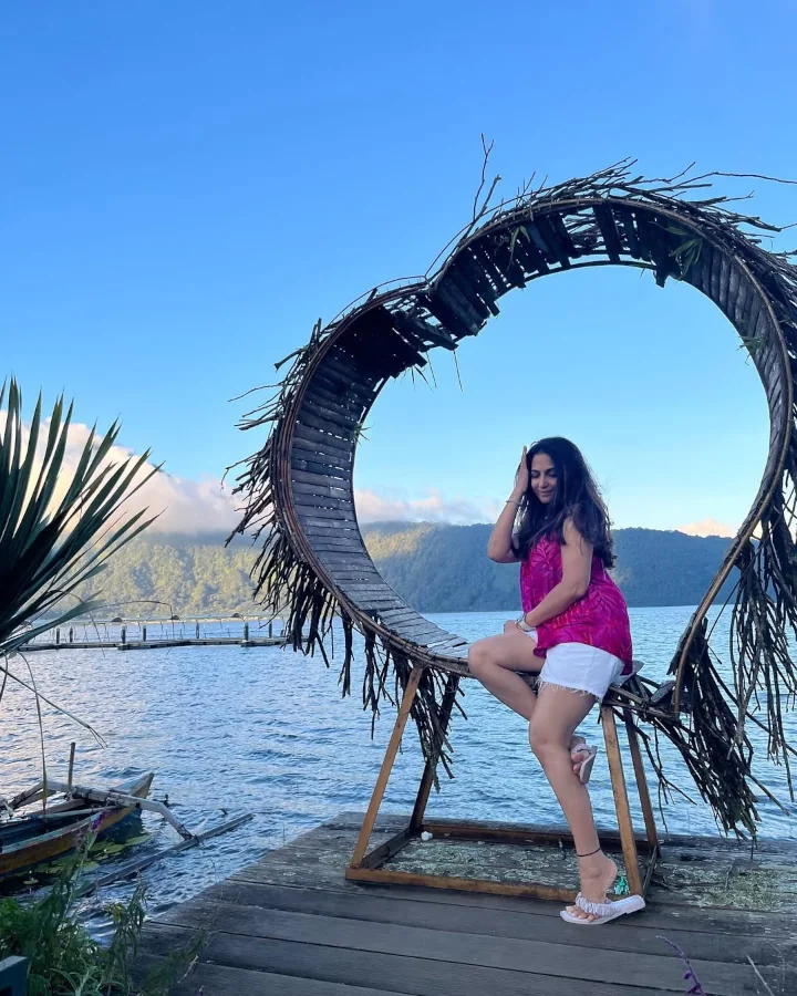 Poorva Gokhale's Gorgeous Legs & Thighs