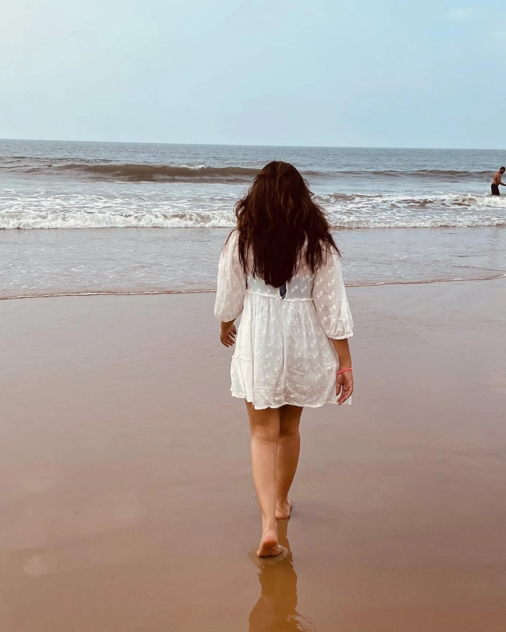 Poorva Gokhale's beautiful back