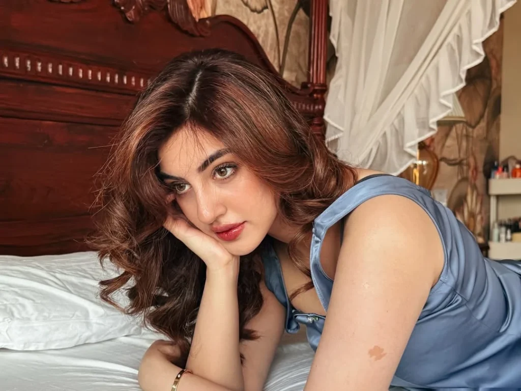Samreen Kaur Facebook Images