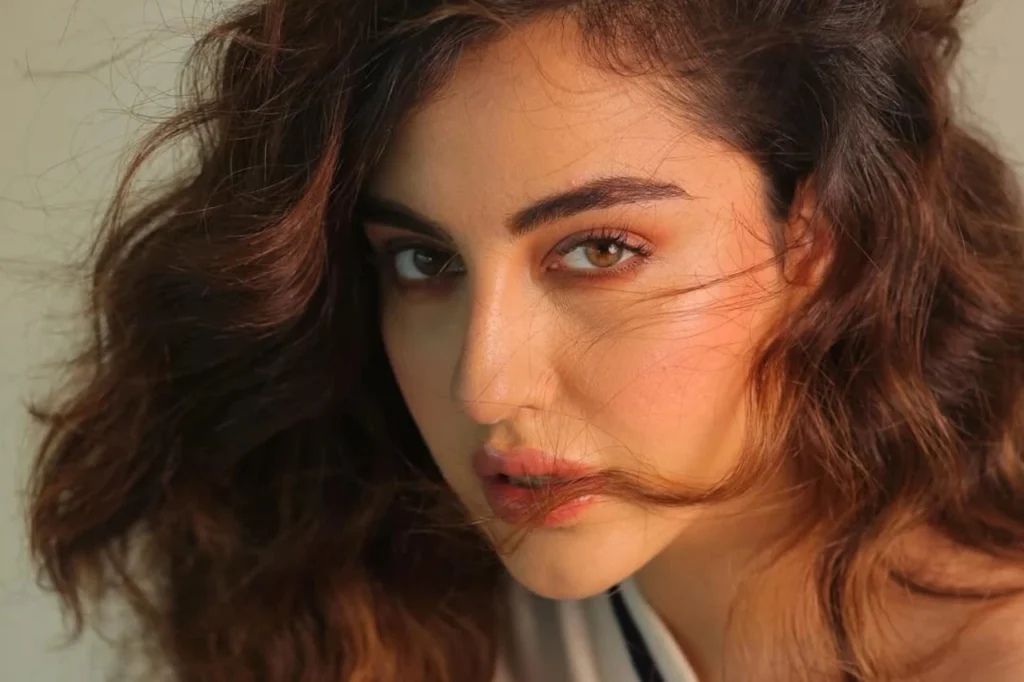 Samreen Kaur has beautiful Brown eyes