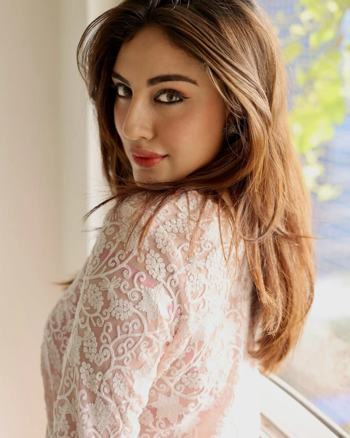 Samreen Kaur has over 4.9M followers on Instagram
