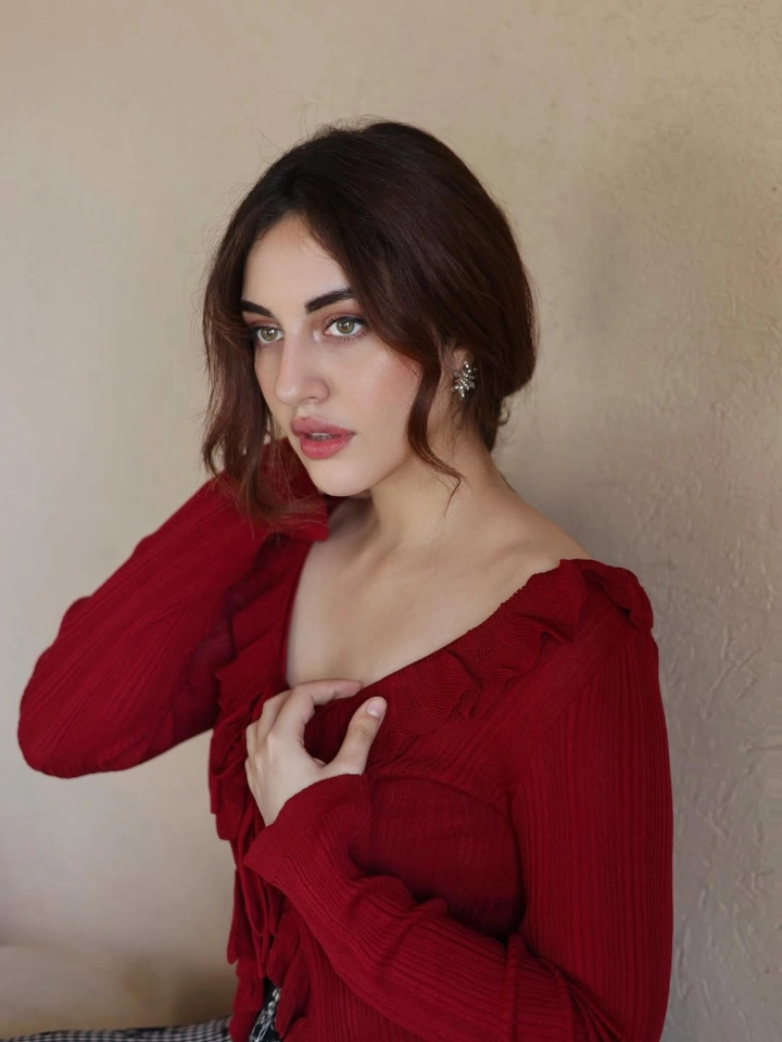Samreen Kaur is one of the most beautiful women in India